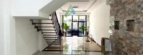 Cho thuê nhà 3 tầng mặt tiền : Nguyễn Chí Thanh , Hải Châu -02
