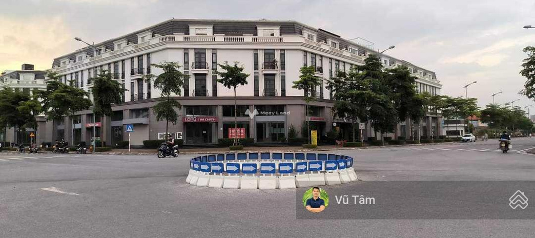 44.2 tỷ, bán liền kề diện tích mặt tiền 345m2 tại Long Biên, Hà Nội, ngôi nhà bao gồm có 8 PN, 8 WC khách có thiện chí liên hệ ngay