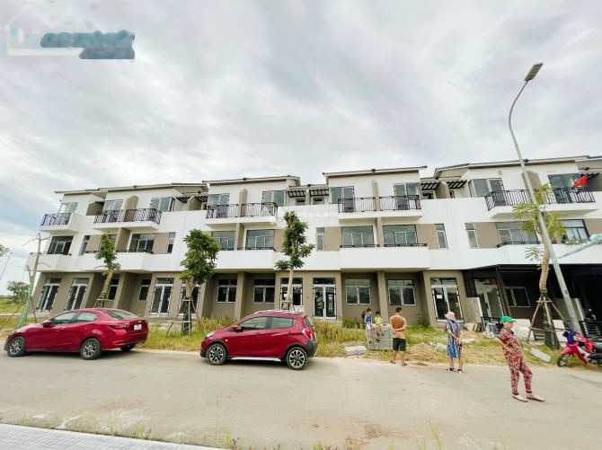 Có diện tích tổng 81m2, bán biệt thự mặt tiền nằm ngay trên Phạm Văn Đồng, Huế, hướng Nam, căn nhà này 3 PN, lộ ngang 16 mét pháp lý nhanh-01