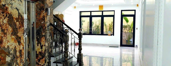 Bán căn nhà nằm ở Long Biên, Hà Nội giá bán công khai chỉ 36 tỷ có diện tích chính 110m2 vị trí thuận lợi-03