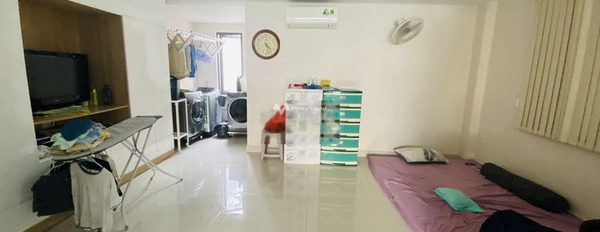 Diện tích rộng rãi 120m2, cho thuê nhà ở vị trí thuận lợi ngay Cư Xá Nguyễn Văn Trỗi, Phường 17, trong căn nhà này gồm 5 phòng ngủ, 5 WC giá cực mềm-03