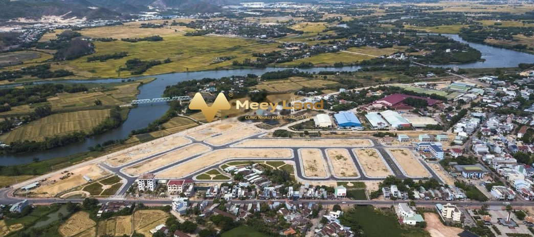Cực sốc bán mảnh đất, 90 m2 giá tốt nhất chỉ 1.2 tỷ vị trí đẹp ở Đường Trần Phú, Thị Xã An Nhơn, hướng Đông Nam tiện ích bao phê