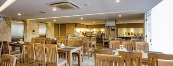 Vị trí nằm trên Hùng Vương, Khánh Hòa cho thuê Khách sạn có diện tích chuẩn 170m2, hướng Nam, có 65 phòng ngủ giá hợp lý-02