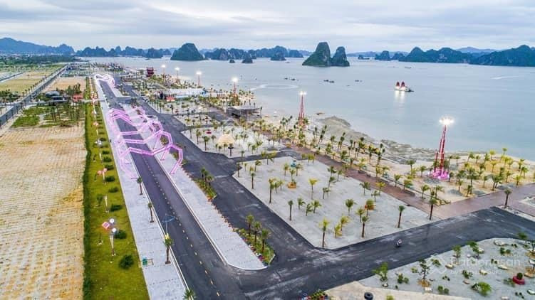 Ảnh hưởng dịch bán mảnh đất, 87m2 giá bán cơ bản 2.44 tỷ vị trí đặt ở trung tâm Vân Đồn, Quảng Ninh, hướng Đông - Nam còn chần chờ gì nữa