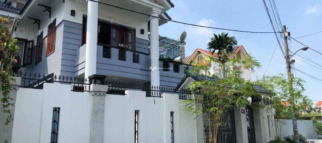 Nhà có tất cả 5 PN, bán nhà ở diện tích rộng 232m2 bán ngay với giá cực sốc từ 41 tỷ vị trí đặt tại trung tâm Quận 2, Hồ Chí Minh