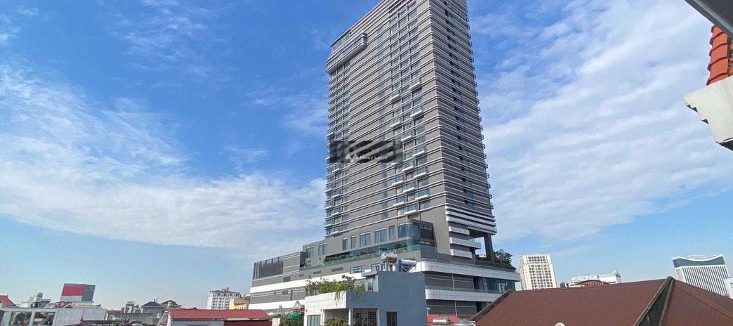 Cạn vốn bí tiền bán nhà tọa lạc ngay trên Lê Lợi, Hải Phòng bán ngay với giá sang tên 11 tỷ có diện tích chính 120m2 lh xem trực tiếp
