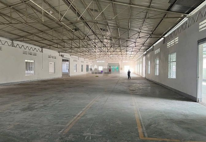 Cho thuê kho xưởng 2300m2 mới sử chữa sạch đẹp tại đường Phan Huy Ích. 