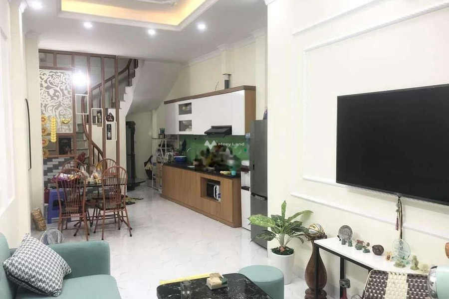 Bán nhà diện tích gồm 42m2 vị trí đẹp tọa lạc gần Giáp Nhị, Hà Nội bán ngay với giá hữu nghị từ 5 tỷ tổng quan ngôi nhà này 3 phòng ngủ, 4 WC-01