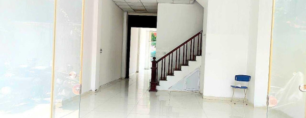 Rộng 100m2 cho thuê cửa hàng mặt tiền quan trọng 5 mét vị trí đẹp nằm tại Thanh Xuân, Hà Nội giá thuê cạnh tranh chỉ 38 triệu/tháng, 1 WC giá ưu đãi-03