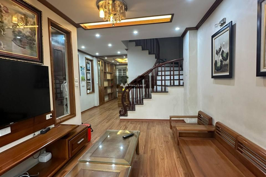 Cho thuê nhà vị trí nằm trên Long Biên, Hà Nội, giá thuê chốt nhanh 20 triệu/tháng diện tích rộng 50m2, căn nhà gồm có 4 phòng ngủ-01