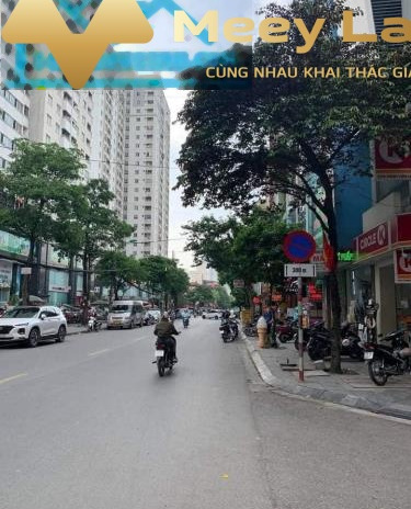 Vào ở ngay giá cực êm 13.5 tỷ bán nhà có diện tích chung 70m2 vị trí mặt tiền tọa lạc ngay trên Đường Nguyễn Huy Tưởng, Hà Nội tổng quan nhà bao gồm c...
