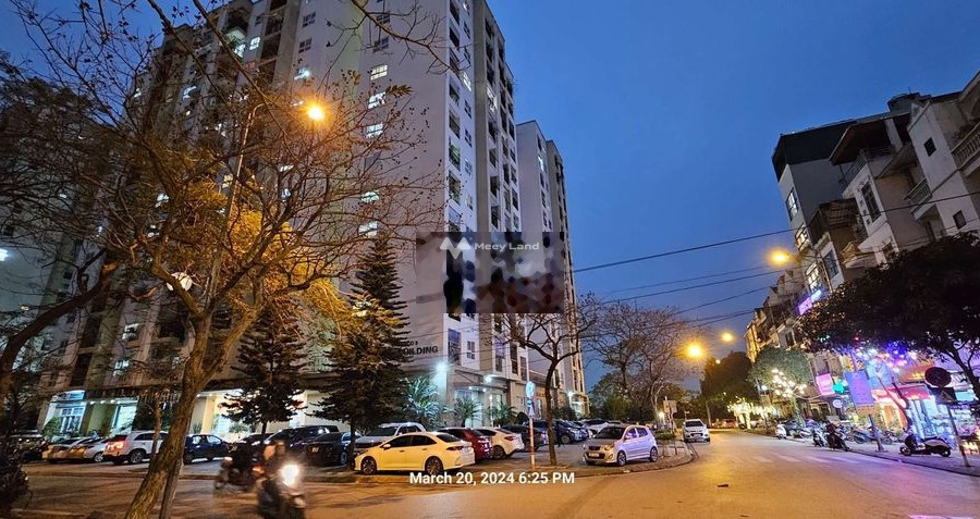 Bán căn hộ với diện tích chuẩn 90m2 tọa lạc gần Gia Thụy, Hà Nội bán ngay với giá rẻ bất ngờ chỉ 4.49 tỷ-01
