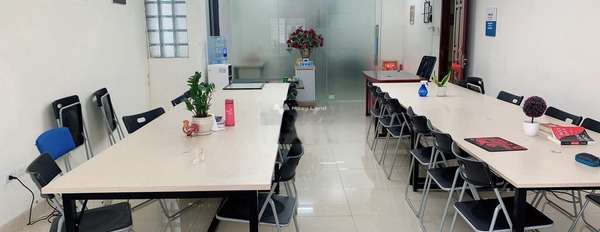 Vị trí nằm ngay ở Hoàng Quốc Việt, Hà Nội cho thuê sàn văn phòng có diện tích gồm 55m2-03