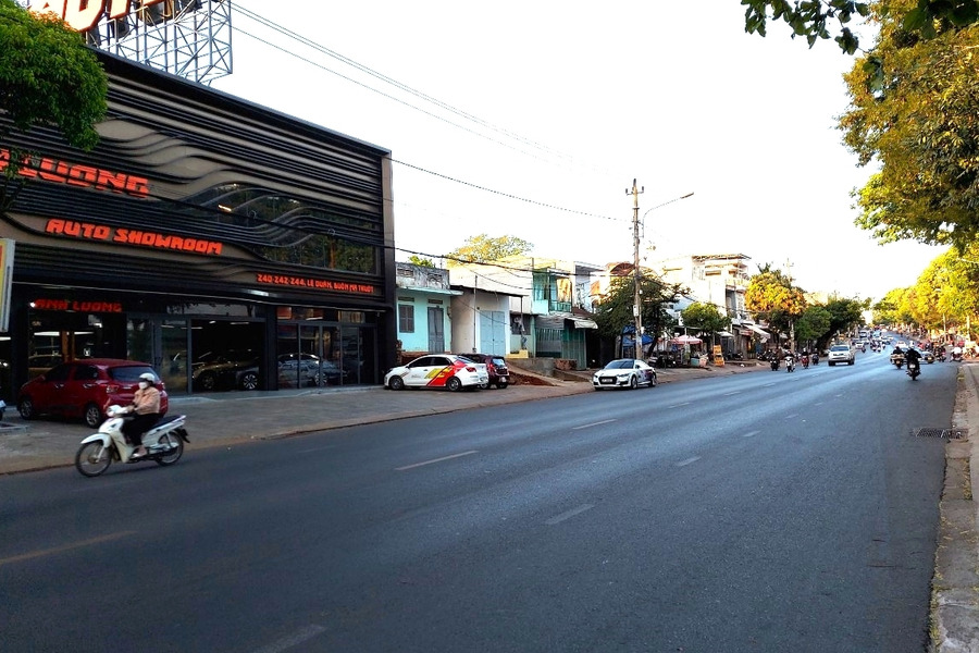 Bán khách sạn - nhà 4 lầu mặt tiền đường lớn trung tâm thành phố Buôn Ma Thuột-01