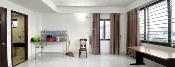 Căn hộ nhìn chung bao gồm 1 phòng ngủ, cho thuê căn hộ vị trí mặt tiền nằm ngay Trương Văn Bang, Hồ Chí Minh, 1 WC thuận tiện di chuyển-02