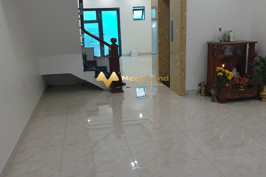 Chính chủ cho thuê nhà mặt tiền Nguyễn Thị Nhung, có thang máy giá 40 triệu/tháng-01