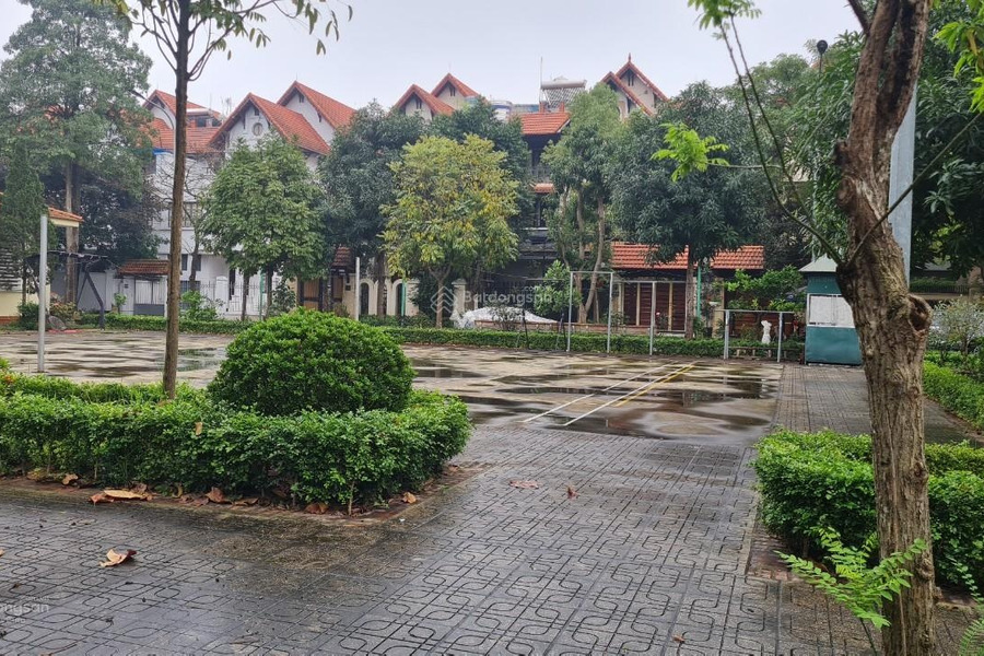 Bán biệt thự tọa lạc ngay trên Nguyễn Cao Luyện, Việt Hưng bán ngay với giá ngạc nhiên 31 tỷ tổng diện tích 190m2, trong nhìn tổng quan gồm 4 PN-01