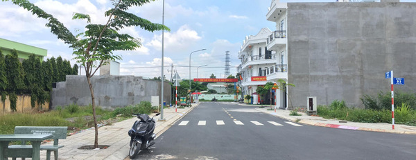 Nền đất vuông vức cần bán ngay mặt tiền Nguyễn Duy Trinh, Quận 9, sổ hồng riêng sang tên liền-02