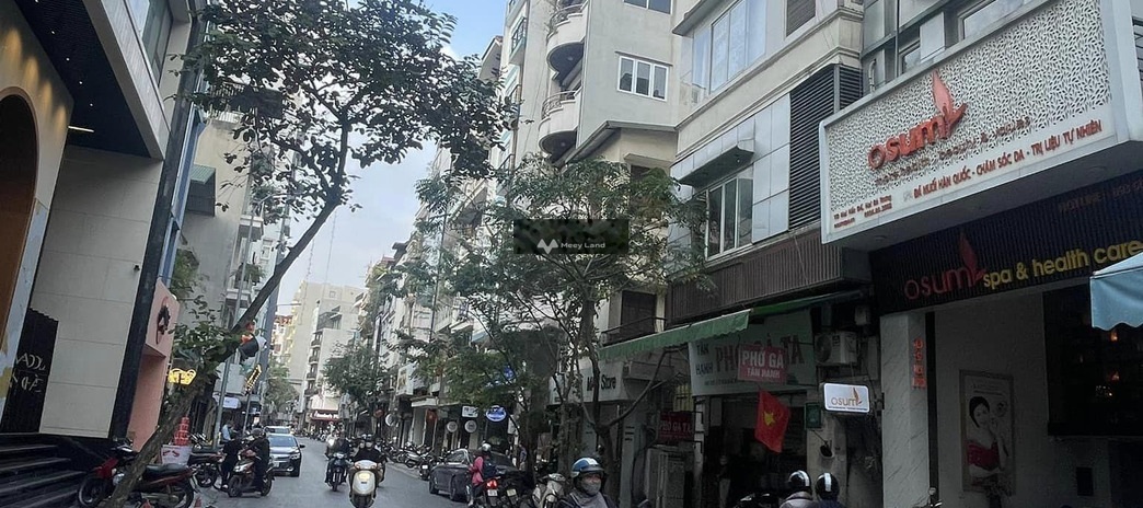 Do bổ xung vốn bán nhà ngay tại Bùi Thị Xuân, Hà Nội bán ngay với giá hạt dẻ 99.9 tỷ diện tích khoảng 165m2 vị trí siêu đẹp