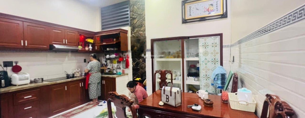 Vị trí đẹp nằm tại Lê Thúc Hoạch, Tân Phú bán nhà bán ngay với giá khoảng từ 3.76 tỷ trong nhà này bao gồm 3 PN 4 WC-02