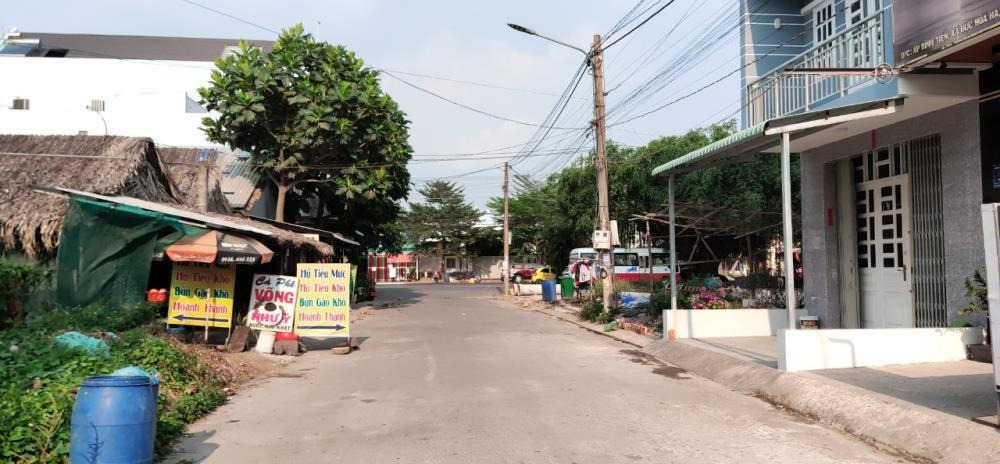 Cần tiền bán gấp nền đất thổ cư sổ hồng riêng ngay mặt đường Võ Vân Văn vào 50m