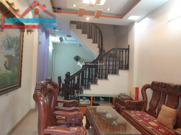 Cho thuê nhà vị trí mặt tiền gần Hoàng Mai, Hà Nội, thuê ngay với giá thương mại 9 triệu/tháng có diện tích thực 42m2, trong căn này bao gồm 3 PN-01