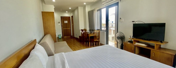 Trong căn hộ bao gồm 1 phòng ngủ, cho thuê căn hộ ở Khuê Mỹ, Đà Nẵng, 1 WC có chỗ để xe-02