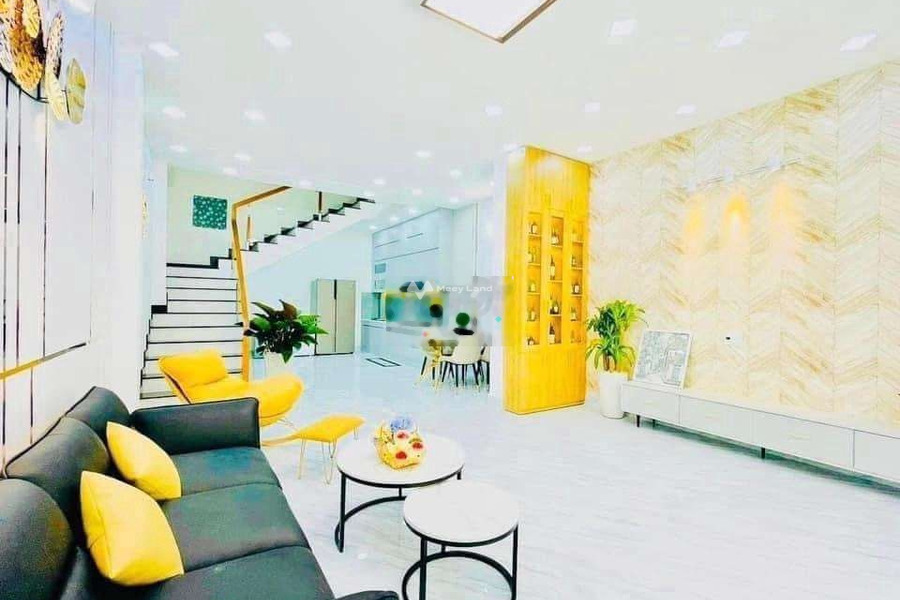 Nhà này gồm 3 phòng ngủ, bán nhà ở diện tích 60m2 bán ngay với giá quy định 4.1 tỷ vị trí mặt tiền tọa lạc ngay trên Phường 6, Hồ Chí Minh-01