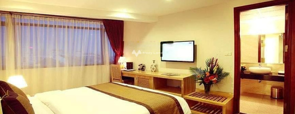 Nhà bao gồm có 85 phòng ngủ bán nhà bán ngay với giá ngạc nhiên 155 tỷ diện tích gồm 345m2 vị trí nằm tại Nguyễn Đình Hoàn, Hà Nội-02
