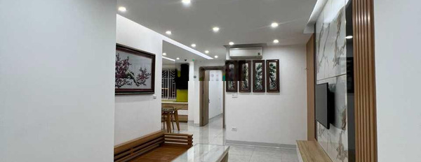 Cho thuê căn hộ 3 phòng ngủ tòa D11 Sunrise Building Trần Thái Tông -02
