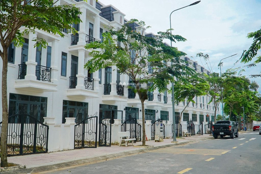 Nằm tại Tân Phước Khánh, Tân Uyên bán nhà bán ngay với giá khởi điểm 2.3 tỷ trong nhà tổng quan bao gồm 3 phòng ngủ-01