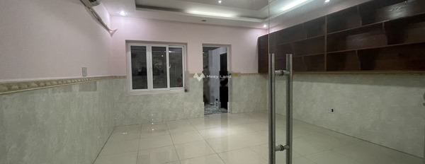 Vị trí đặt ngay Tân Hưng, Hồ Chí Minh cho thuê nhà giá thuê cực sốc 50 triệu/tháng, ngôi nhà bao gồm có 4 PN, 5 WC-02