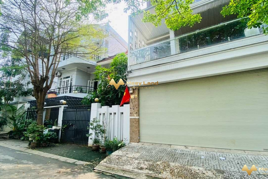 Bán nhà có diện tích rộng 96m2 bán ngay với giá khởi đầu từ 13,3 tỷ vị trí thuận lợi nằm tại Quận 7, Hồ Chí Minh-01