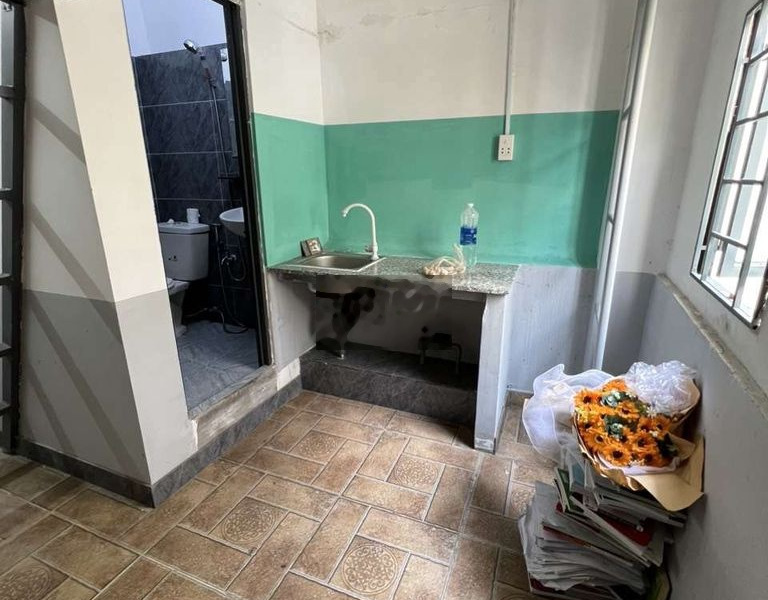 Phòng có gác kệ bếp wc riêng máy lạnh 82 Nguyễn xí -01