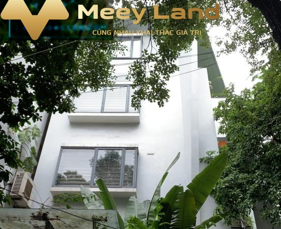 Vị trí đặt tọa lạc ngay tại Phường Quảng An, Hà Nội bán nhà bán ngay với giá hiện tại 52 tỷ có diện tích rộng 150 m2 tổng quan trong căn nhà gồm 14 ph...