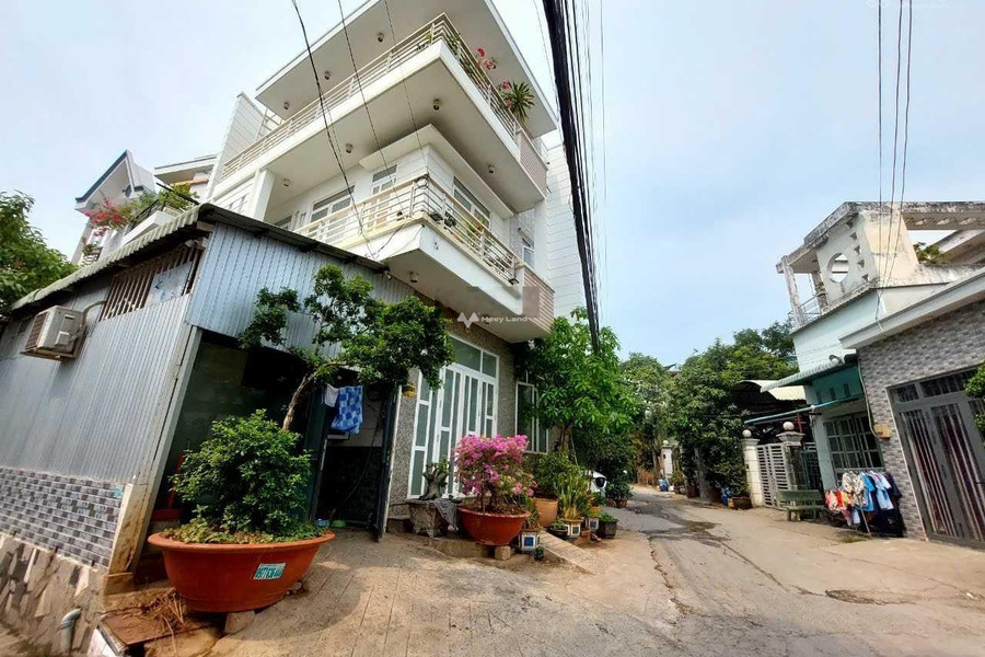 Tổng quan nhà này có tổng 2 phòng ngủ, bán nhà ở có diện tích chung là 60m2 bán ngay với giá rẻ từ 4.2 tỷ ngay Đình Phong Phú, Hồ Chí Minh-01