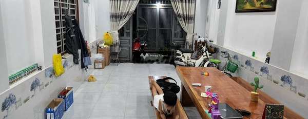 Diện tích 107m2 bán nhà vị trí mặt tiền nằm trên Nguyễn Thị Búp, Hiệp Thành nhà bao gồm 3 phòng ngủ 3 WC còn chần chờ gì nữa. hãy nhấc máy gọi ngay-02