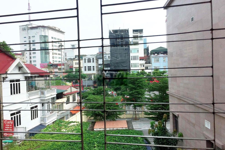 Trong căn hộ này gồm 2 PN, cho thuê căn hộ hướng Đông Nam ngay ở Hai Bà Trưng, Hà Nội, 1 WC khu vực đông đúc-01