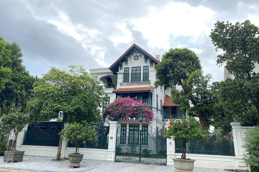 Bán biệt thự, giá bán cực tốt 16.08 tỷ tổng diện tích 374m2 vị trí đẹp nằm ngay Quang Minh, Hà Nội-01