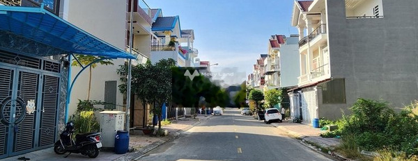 Trong nhà này gồm 4 PN bán nhà bán ngay với giá quy định chỉ 5 tỷ diện tích rộng 7999m2 vị trí đặt tọa lạc ngay tại Dĩ An, Bình Dương-03