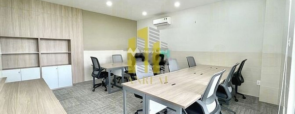 Diện tích đất 550m2, cho thuê biệt thự tọa lạc gần Quận 2, Hồ Chí Minh, căn nhà bao gồm có 6 phòng ngủ, 5 WC giá tốt nhất-03