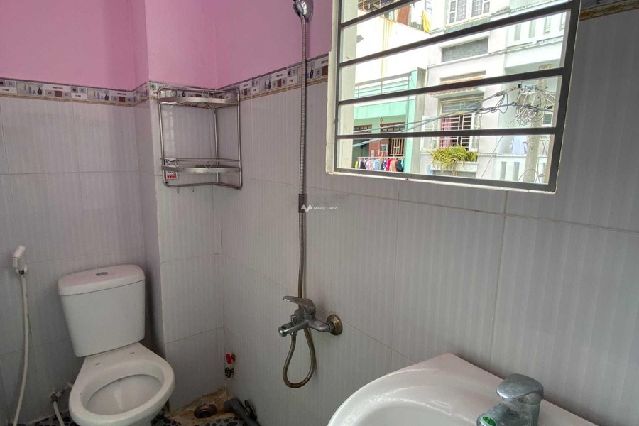 Cơ bản cho thuê phòng trọ vị trí thuận lợi ngay Tân Thành, Hồ Chí Minh, tổng quan trong ngôi nhà 1 phòng ngủ, 1 WC nhà view bao đẹp-01