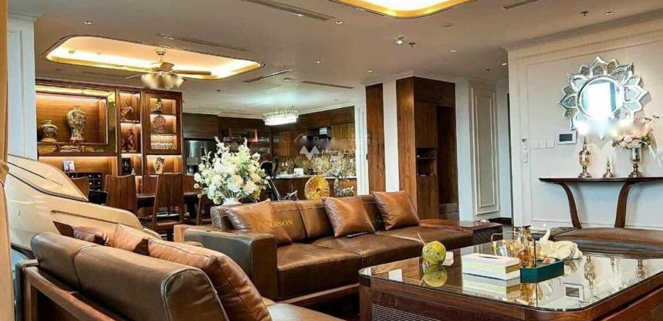 Bán nhà ở có diện tích rộng 240m2 bán ngay với giá cực rẻ từ 33.9 tỷ vị trí thuận lợi tọa lạc ngay tại Hậu Giang, Tân Bình
