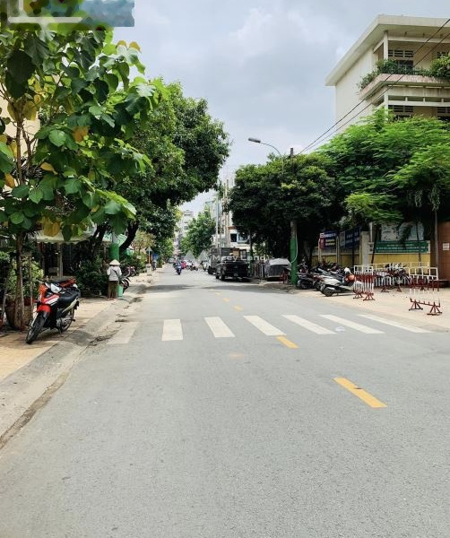 Với đường nhựa ngang 4 m vị trí ngay Nguyễn Văn Đừng, Hồ Chí Minh bán nhà bán ngay với giá cơ bản 10.8 tỷ tổng quan trong căn nhà có 6 phòng ngủ-01