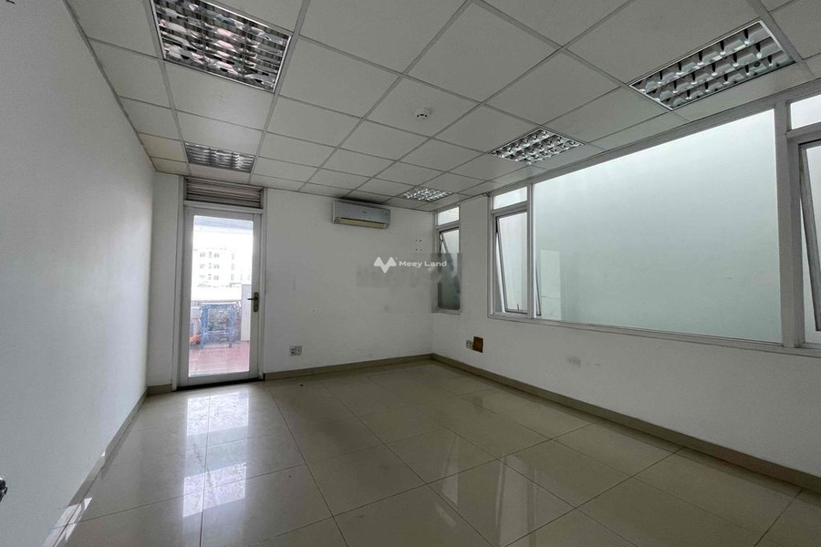 Tân Sơn Nhì, Tân Phú cho thuê sàn văn phòng thuê ngay với giá siêu tốt 35 triệu/tháng với diện tích chuẩn 400m2, hướng Tây-01