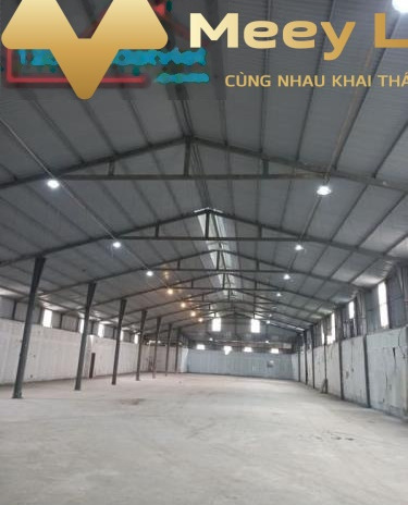 Đang cần tiền cho thuê kho bãi dt rộng là 1600 m2 vị trí đặt tại trung tâm Huyện Sóc Sơn, Hà Nội thuê ngay với giá hiện tại 88 triệu/tháng mặt lộ ngan...