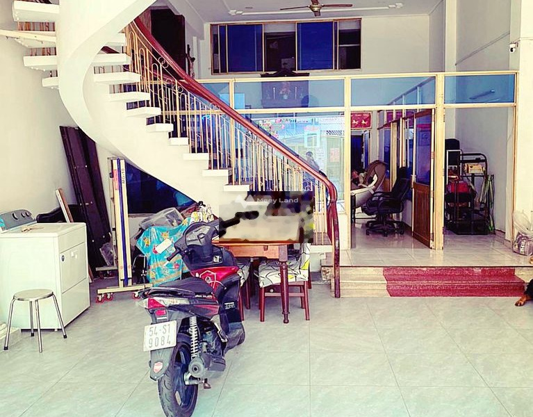 Bán nhà vị trí mặt tiền tọa lạc ngay Phan Văn Hân, Hồ Chí Minh giá bán cực kì tốt 30 tỷ có diện tích chung 153m2 trong căn nhà này có 6 PN-01