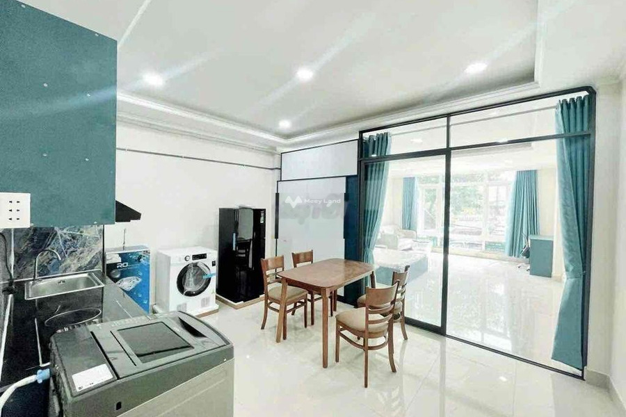 Cho thuê chung cư mặt tiền nằm tại Phường 11, Hồ Chí Minh, căn hộ nhìn chung bao gồm 1 PN, 1 WC khu vực dân cư-01