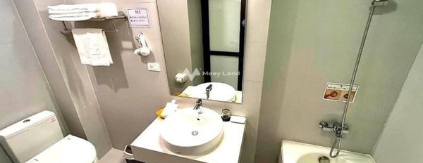 Có nhu cầu cần bán Khách sạn diện tích rộng lớn 220m2 vị trí trung tâm Ba Đình, Hà Nội giá bán rẻ 100 tỷ mt gần kế bên 11 mét thuận tiện di chuyển-03