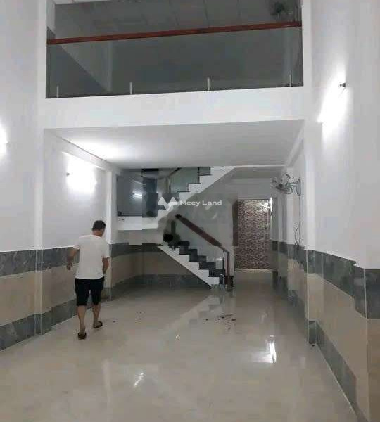 Có diện tích tiêu chuẩn 110m2, cho thuê nhà ở ngay trên Hà Đặc, Hồ Chí Minh, trong nhà này bao gồm 2 phòng ngủ, 2 WC nội thất hiện đại-01